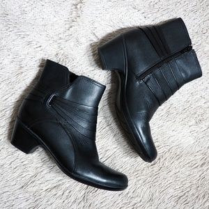 Clarks Ingalls Pecos Black Leather Booties